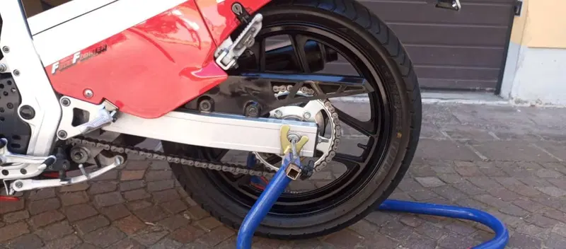 Suzuki GSX R 750 Prima vernice (11)