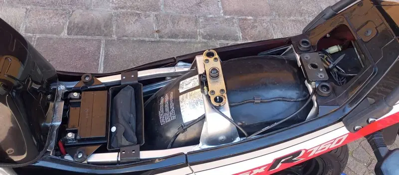 Suzuki GSX R 750 Prima vernice (13)