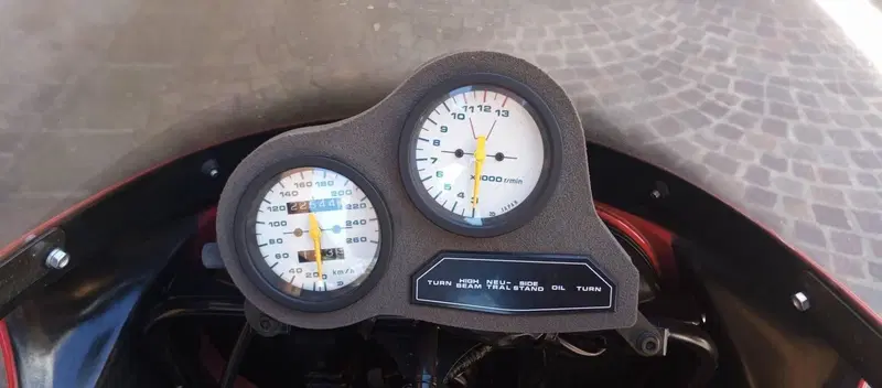 Suzuki GSX R 750 Prima vernice (14)