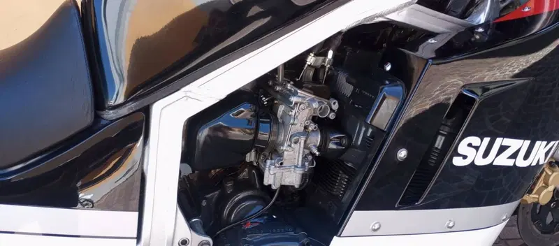 Suzuki GSX R 750 Prima vernice (15)