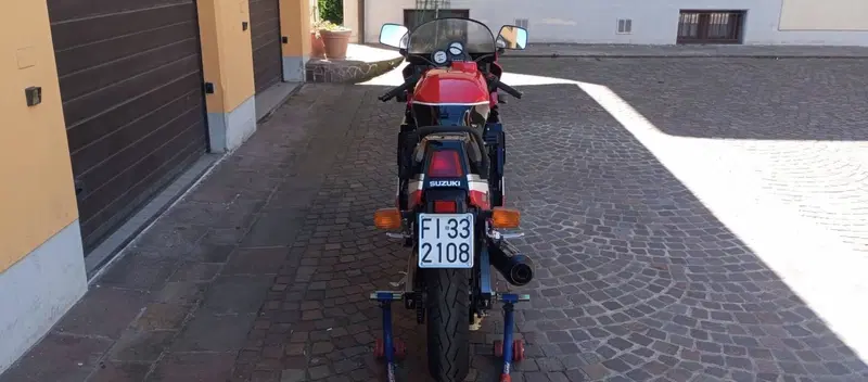 Suzuki GSX R 750 Prima vernice (20)