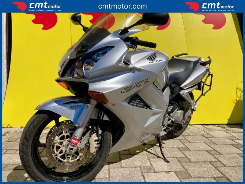 Honda VFR 800 (2002 - 05) (2)