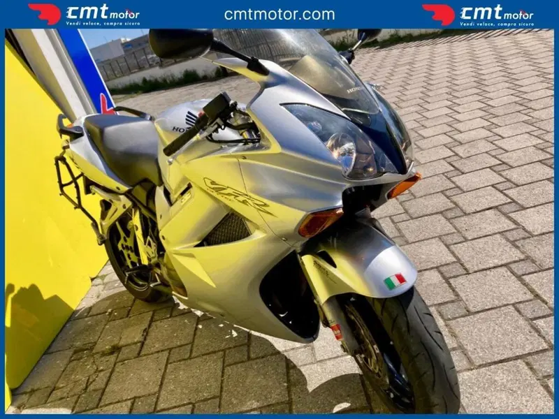 Honda VFR 800 (2002 - 05) (3)
