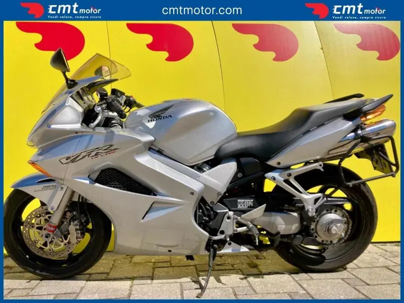 Honda VFR 800 (2002 - 05) (4)