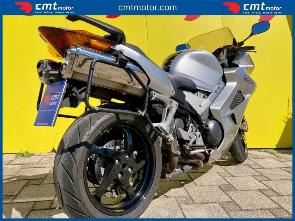 Honda VFR 800 (2002 - 05) (5)
