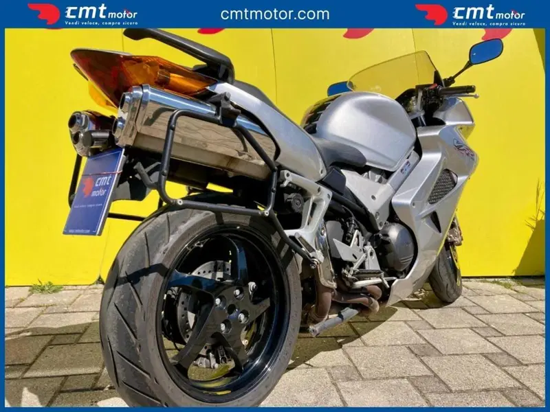 Honda VFR 800 (2002 - 05) (5)