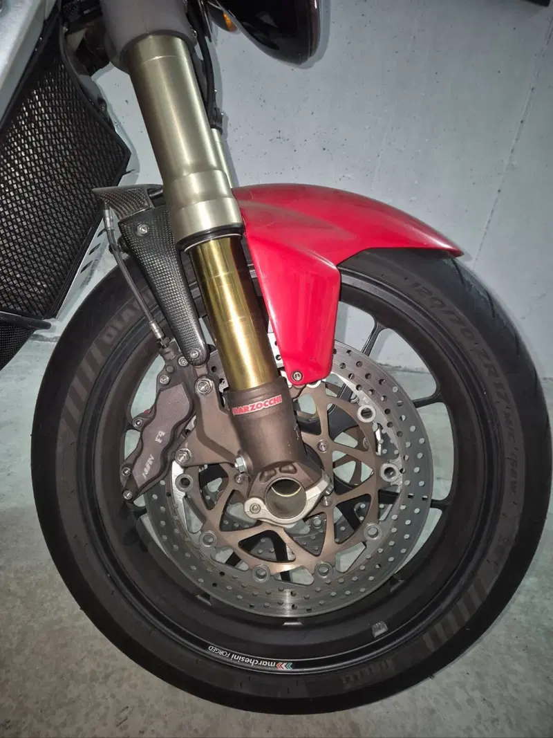 MV Agusta Brutale 910 S (2005 - 11) (2)