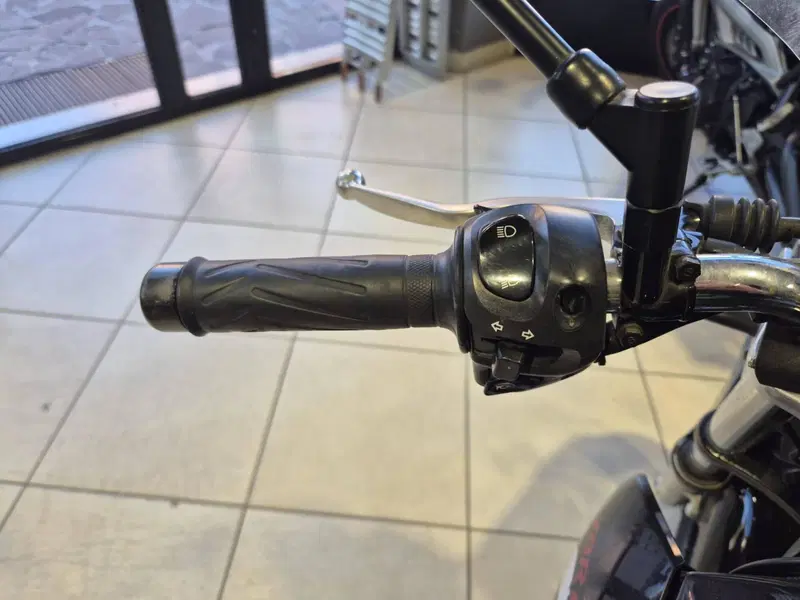 Yamaha YBR 250 (2006 - 13) (11)