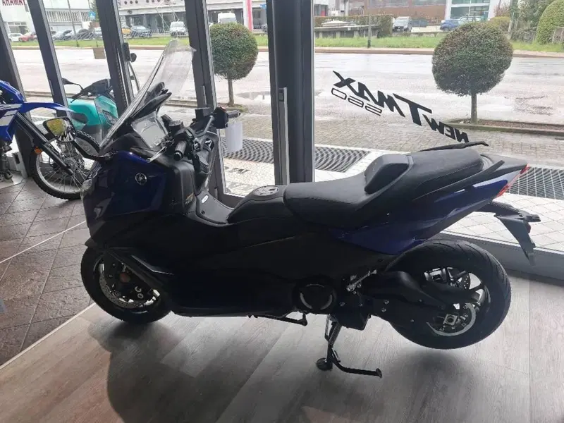 Yamaha T-Max 560 (2025 - 26) (4)