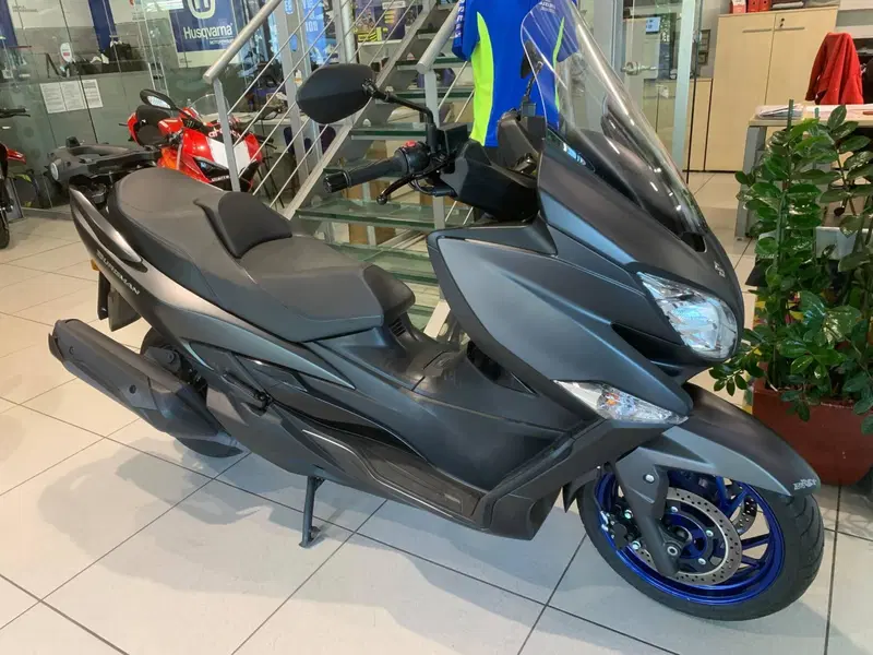 Suzuki Burgman 400 (2022 - 24) (2)