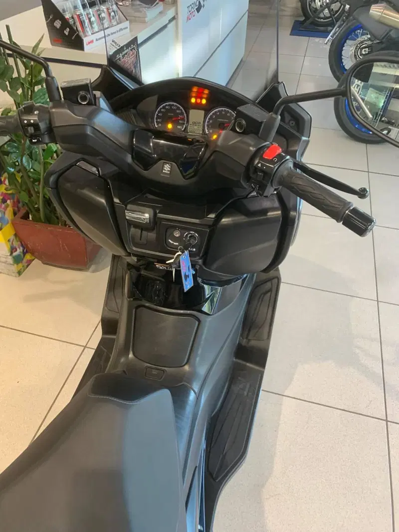 Suzuki Burgman 400 (2022 - 24) (5)