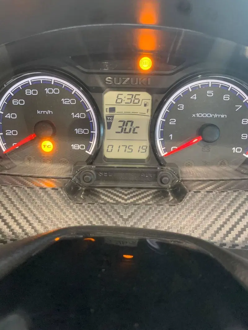 Suzuki Burgman 400 (2022 - 24) (6)
