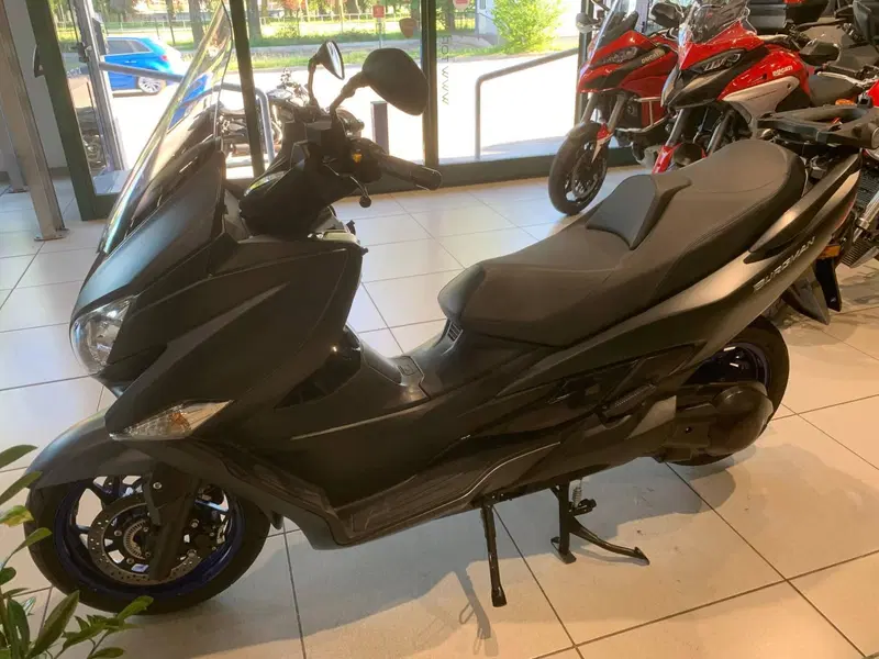 Suzuki Burgman 400 (2022 - 24) (7)