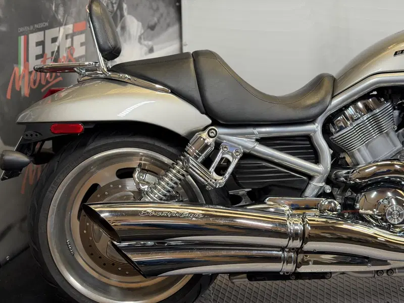 Harley-Davidson 1130 V-Rod (2007) - VRSCAW (3)