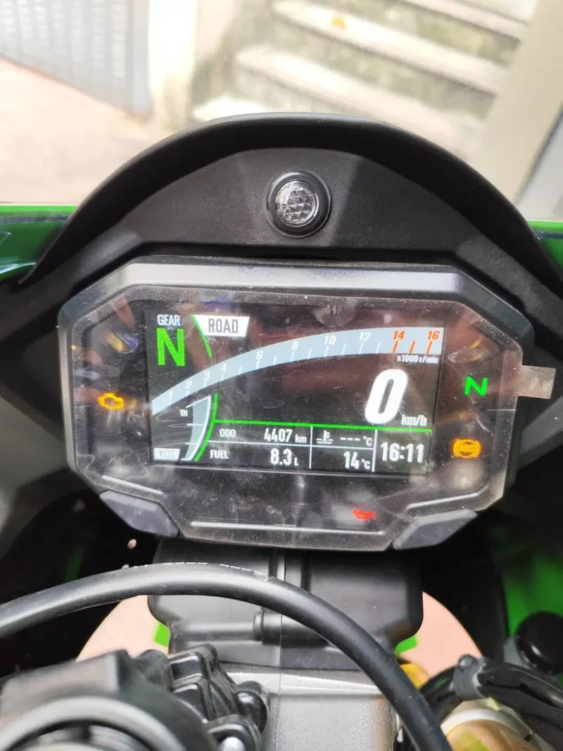 Kawasaki Ninja 1000 ZX-10R 40th Anniversary Edition (2024) (8)