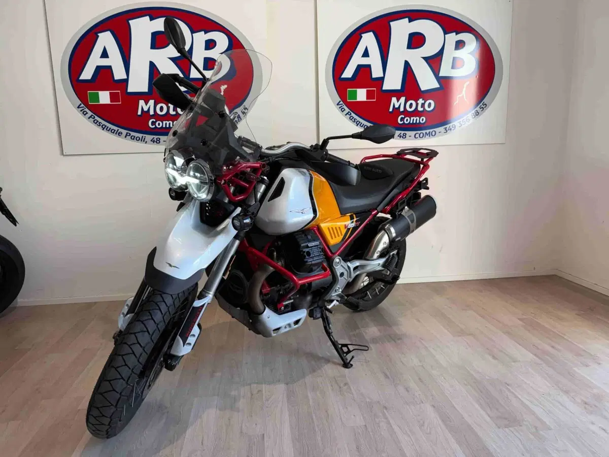Moto Guzzi V85 TT Evocative Graphics (2021 - 23) (2)