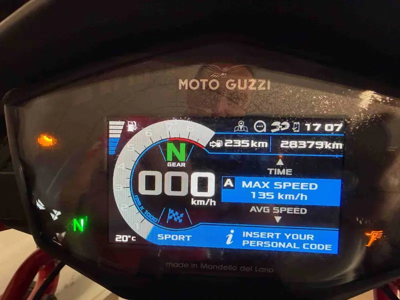 Moto Guzzi V85 TT Evocative Graphics (2021 - 23) (6)