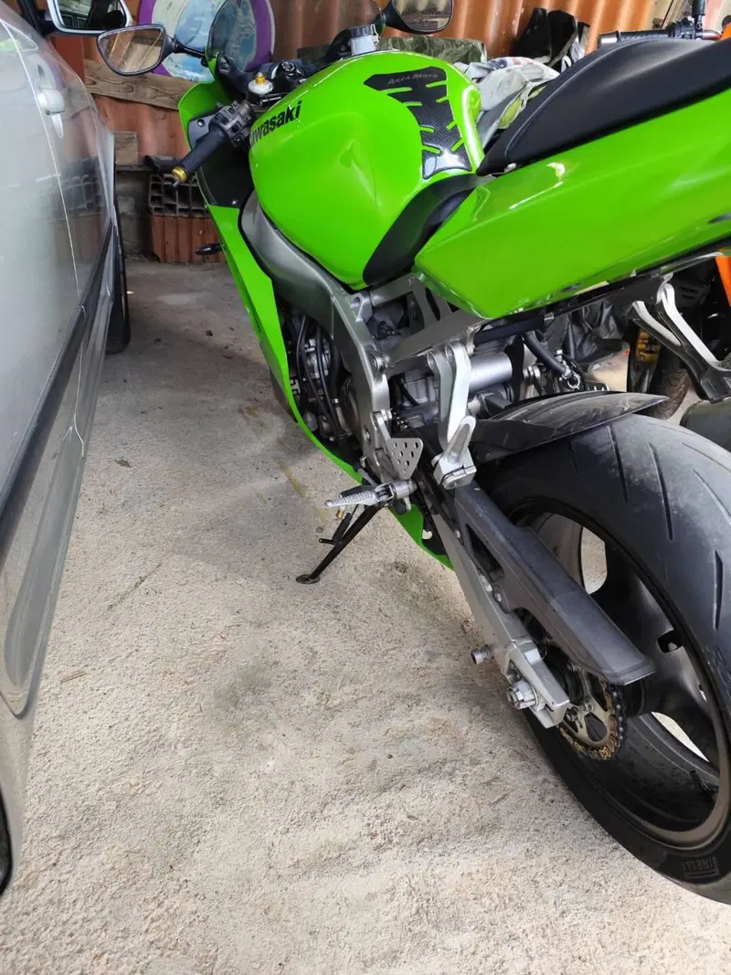 Kawasaki Ninja 636 ZX-6R (2003 - 04) (4)
