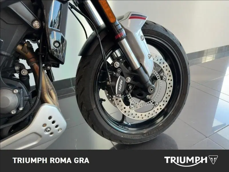 Triumph Trident 660 Triple Tribute Edition (2024) (13)