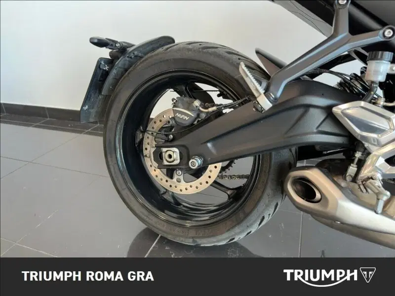 Triumph Trident 660 Triple Tribute Edition (2024) (10)