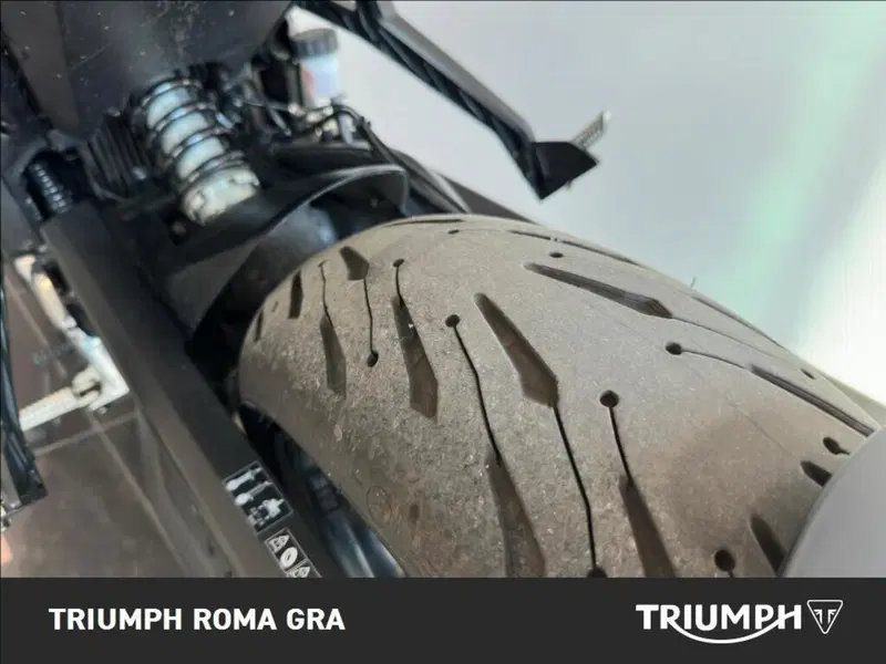 Triumph Trident 660 Triple Tribute Edition (2024) (16)