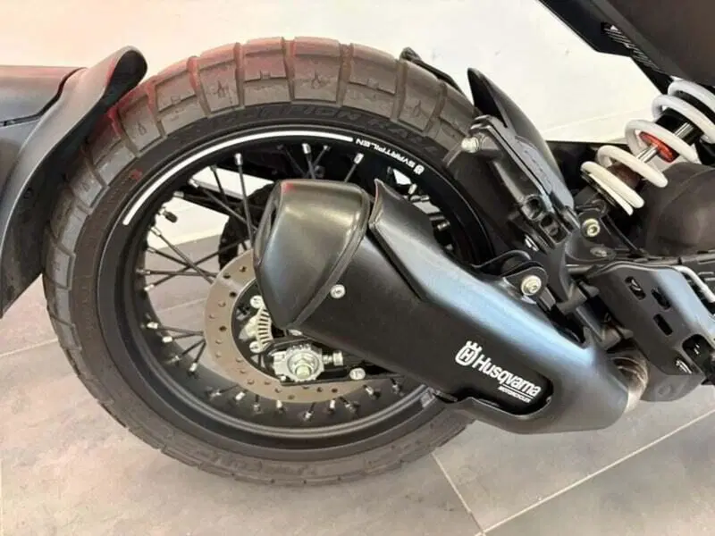 Husqvarna Svartpilen 401 (2021 - 23) (5)