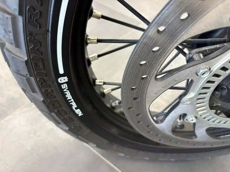 Husqvarna Svartpilen 401 (2021 - 23) (7)