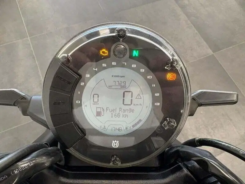 Husqvarna Svartpilen 401 (2021 - 23) (4)