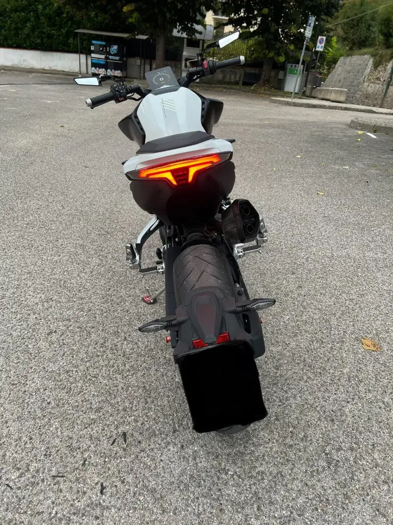 CFMOTO 800NK Advanced (2023 - 26) (5)
