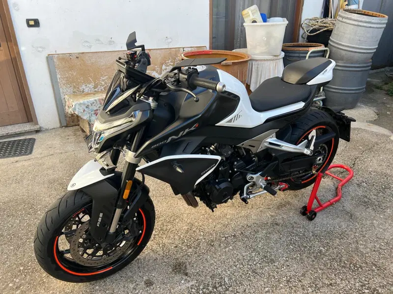 CFMOTO 800NK Advanced (2023 - 26) (7)