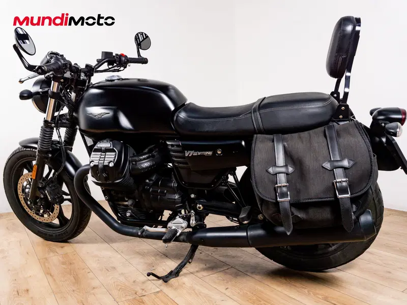 Moto Guzzi V7 III Stone (2017 - 20) (7)