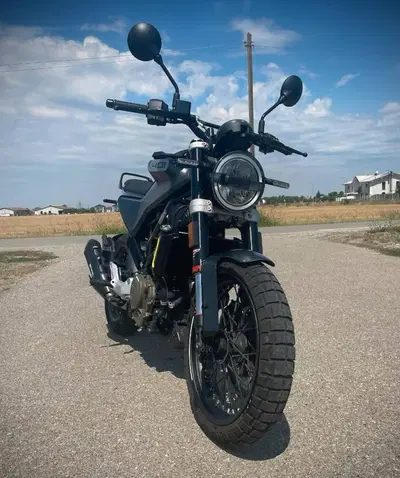 Husqvarna Svartpilen 401 (2021 - 23) usata
