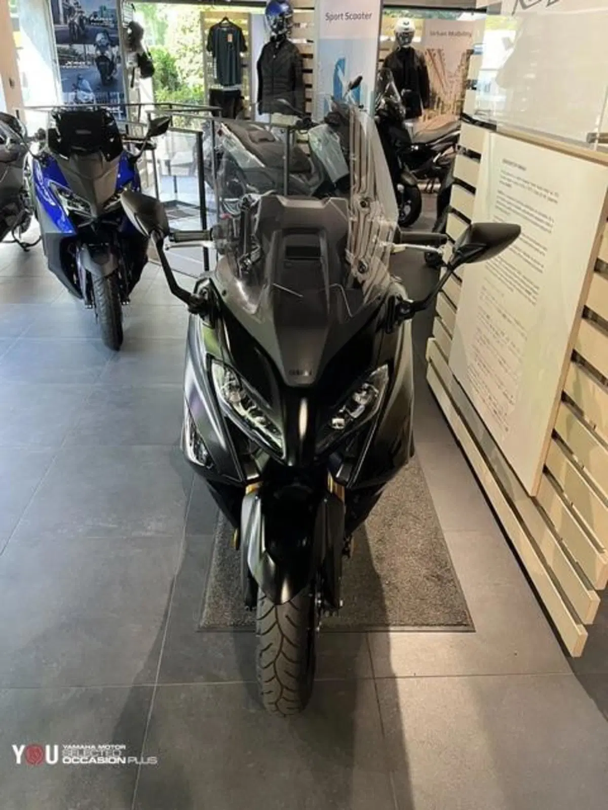 Yamaha T-Max 560 (2022 - 24) (4)
