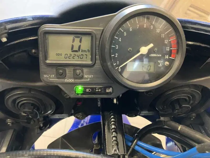 Yamaha YZF R1 (2000 - 01) (2)