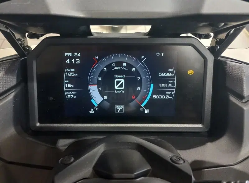Yamaha T-Max 560 (2022 - 24) (4)
