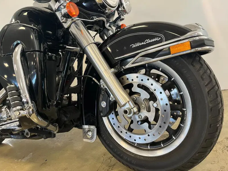 Harley-Davidson 1584 Electra Glide Ultra Classic (2007) - FLHTCU (4)