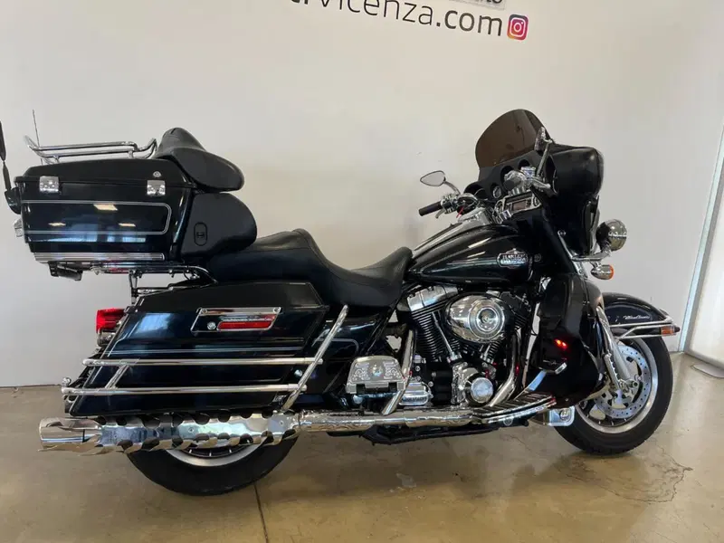 Harley-Davidson 1584 Electra Glide Ultra Classic (2007) - FLHTCU (8)