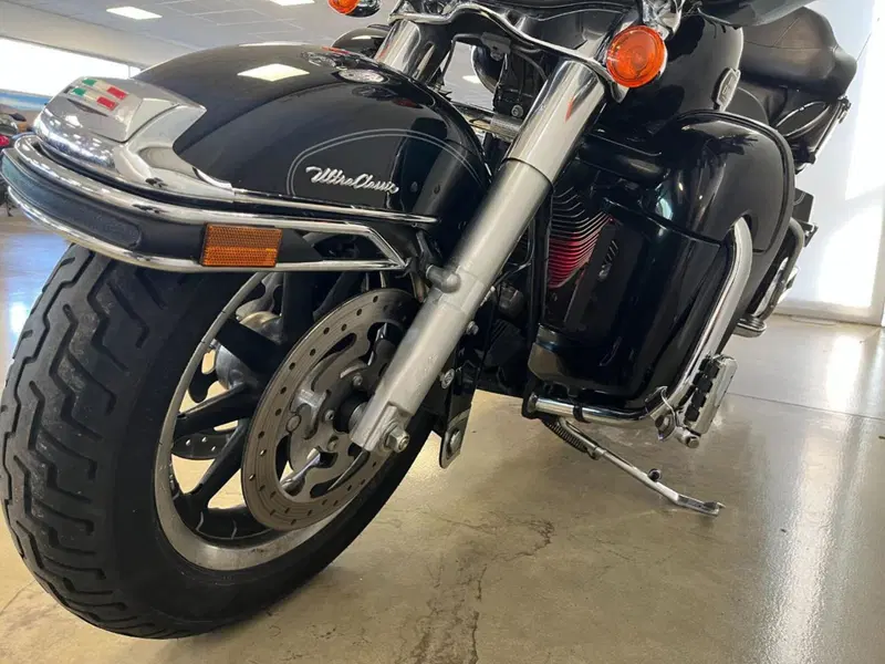 Harley-Davidson 1584 Electra Glide Ultra Classic (2007) - FLHTCU (3)