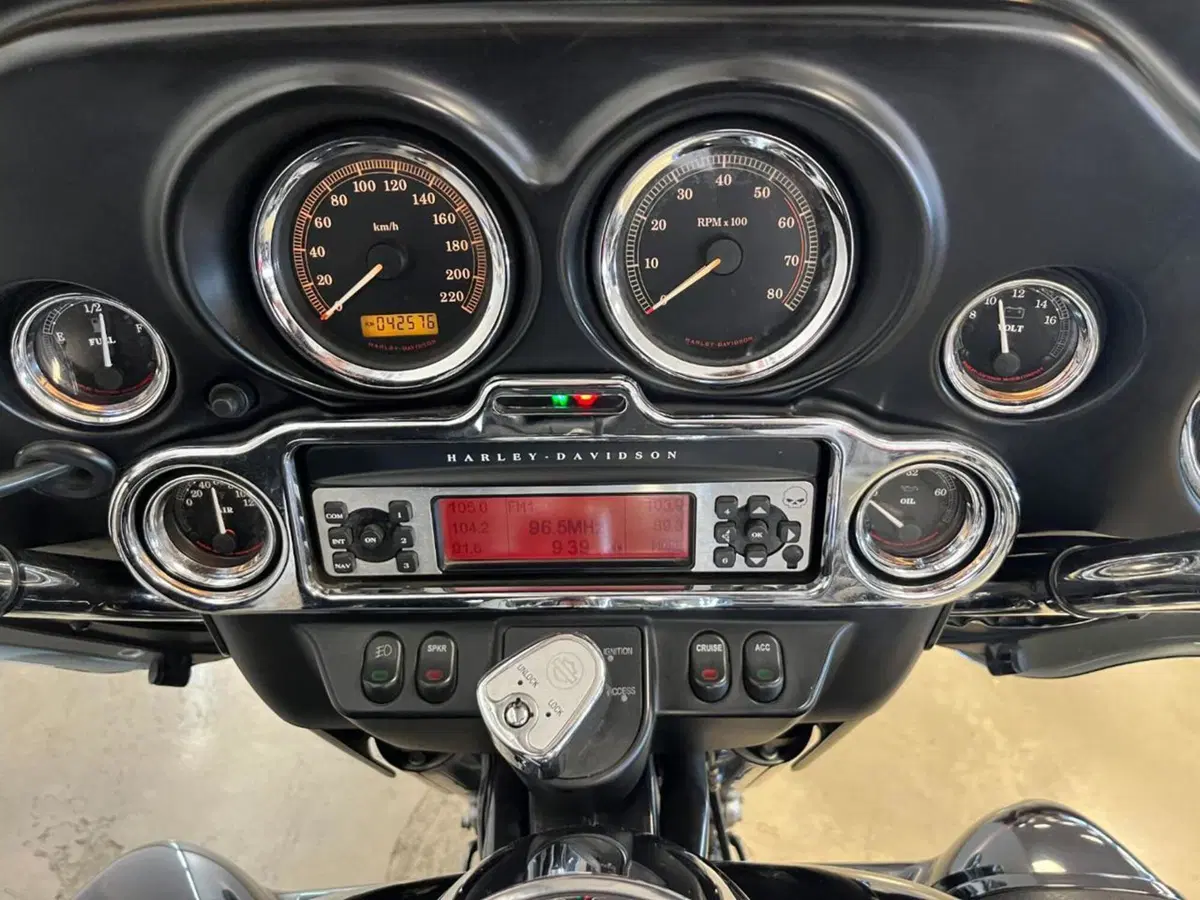 Harley-Davidson 1584 Electra Glide Ultra Classic (2007) - FLHTCU (15)