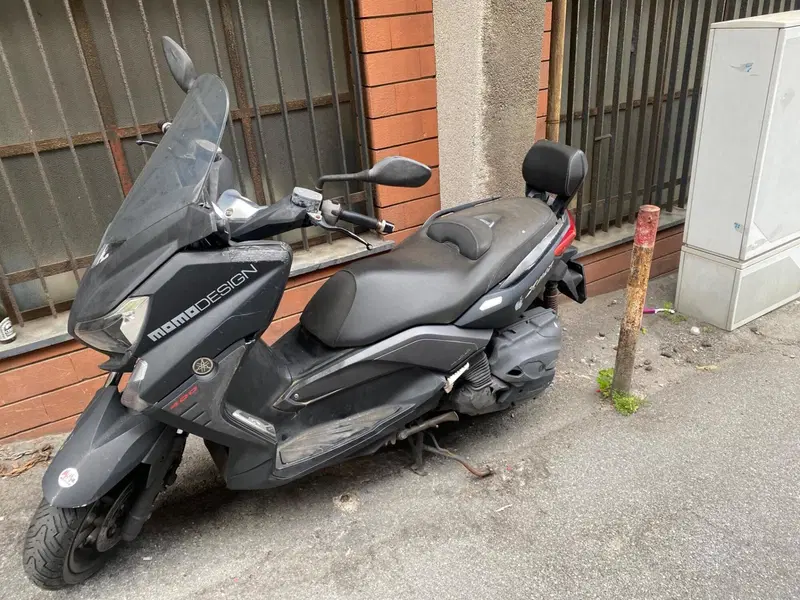 Yamaha X-Max 400 Momodesign (2014 - 16) (2)