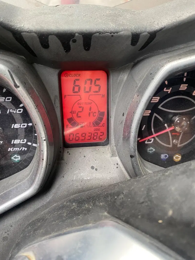 Yamaha X-Max 400 Momodesign (2014 - 16) (6)