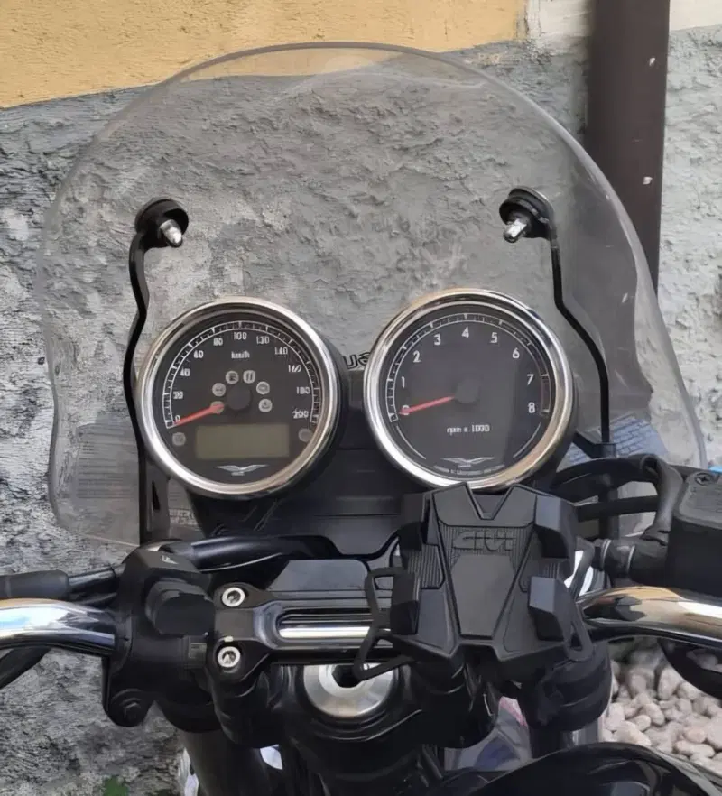 Moto Guzzi V7 Special (2021 - 24) (2)