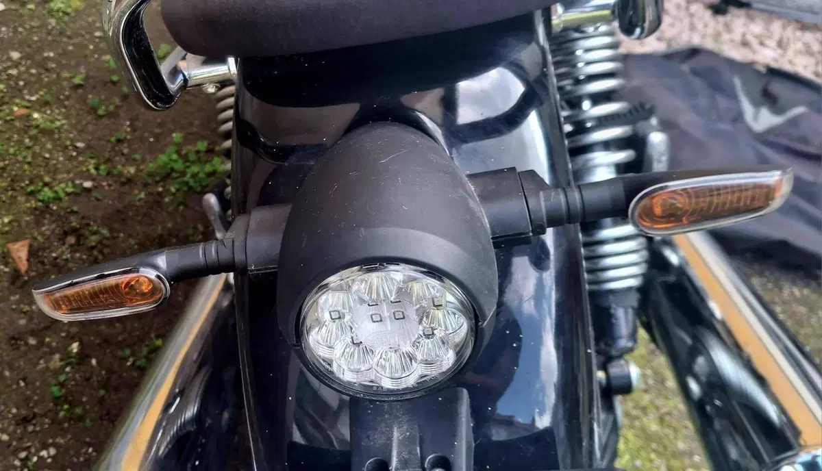 Moto Guzzi V7 Special (2021 - 24) (4)