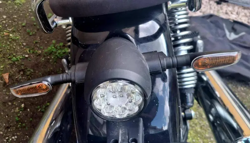 Moto Guzzi V7 Special (2021 - 24) (4)