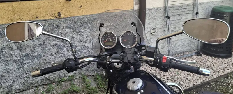 Moto Guzzi V7 Special (2021 - 24) (5)