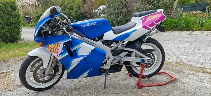 Suzuki RGV250 Gamma (9)