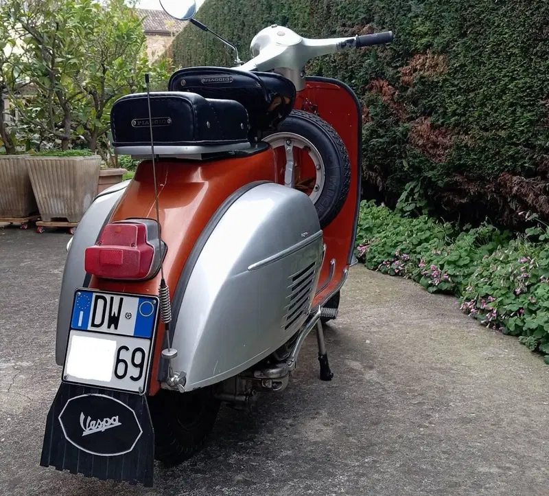 Piaggio Vespa sprint bicolore Custon - Motore PX (2)