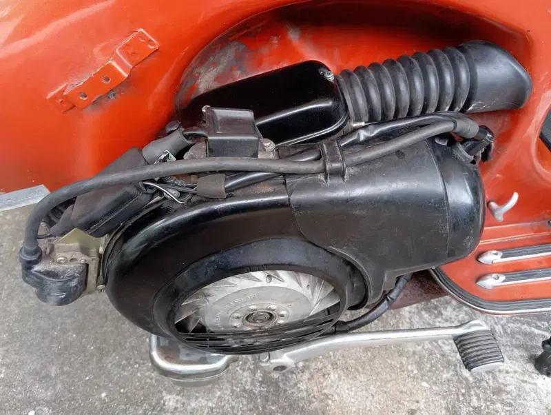 Piaggio Vespa sprint bicolore Custon - Motore PX (5)