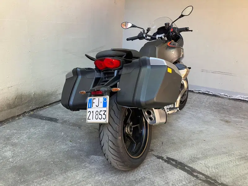 Moto Guzzi V100 Mandello S (2022 - 24) (5)