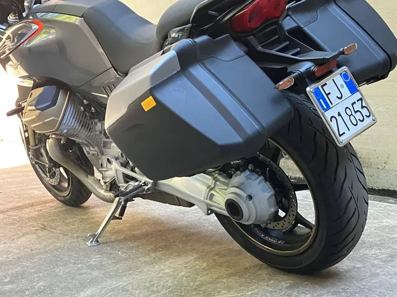 Moto Guzzi V100 Mandello S (2022 - 24) (6)